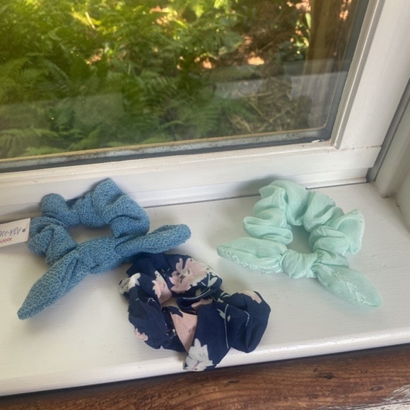 Anthropologie Blue Hair Scrunchies Bow Bundle - Picture 2 of 5